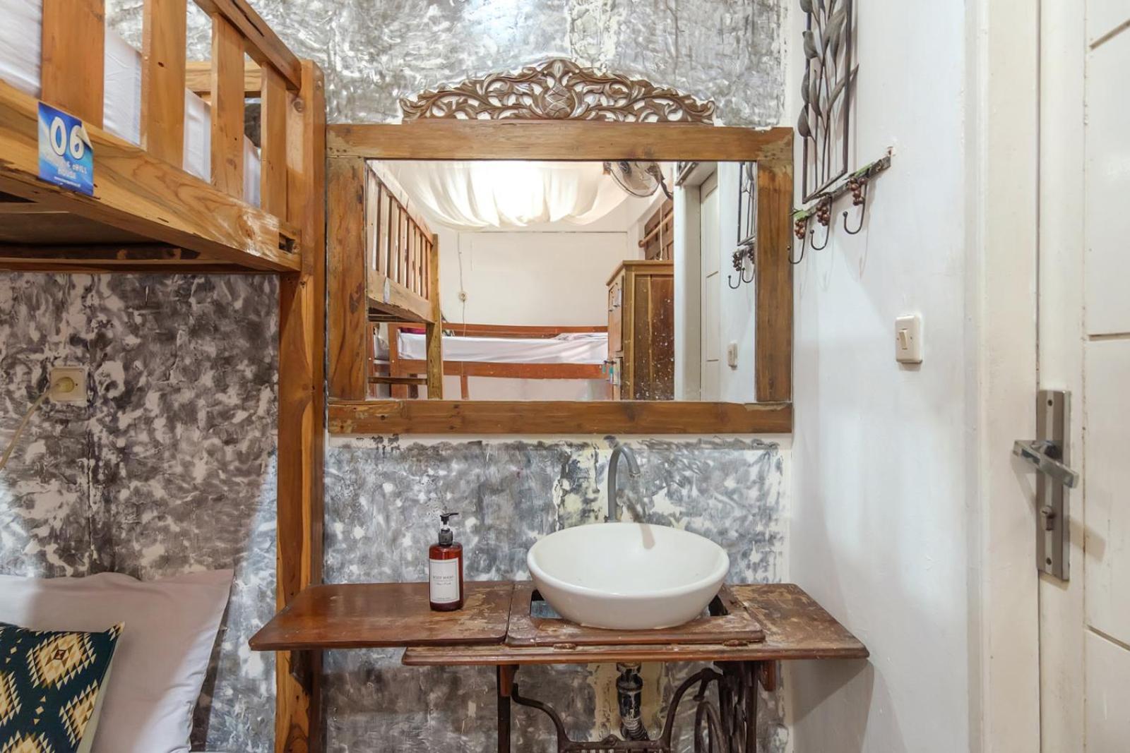 Twospaces Living At Wave And Chill House, Canggu Exteriér fotografie